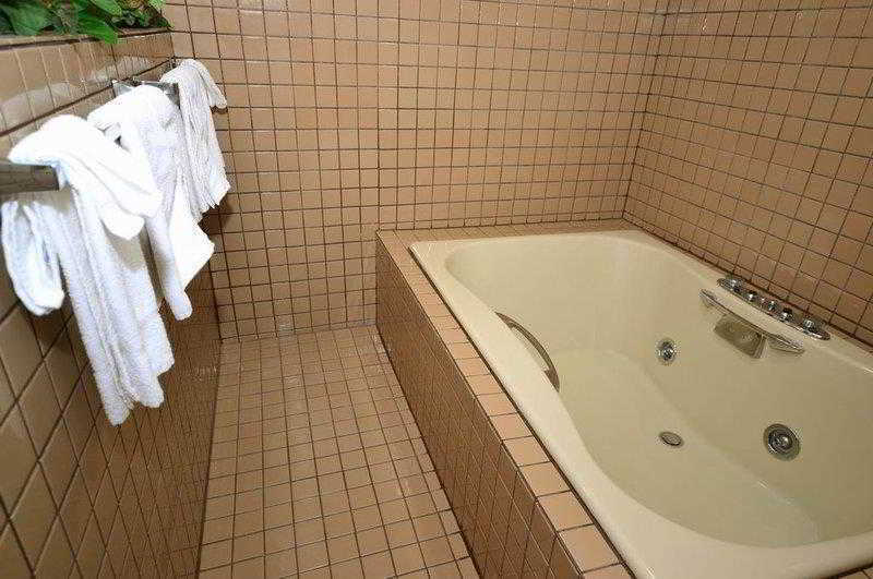 אמפוריה Best Western Hospitality House מראה חיצוני תמונה
