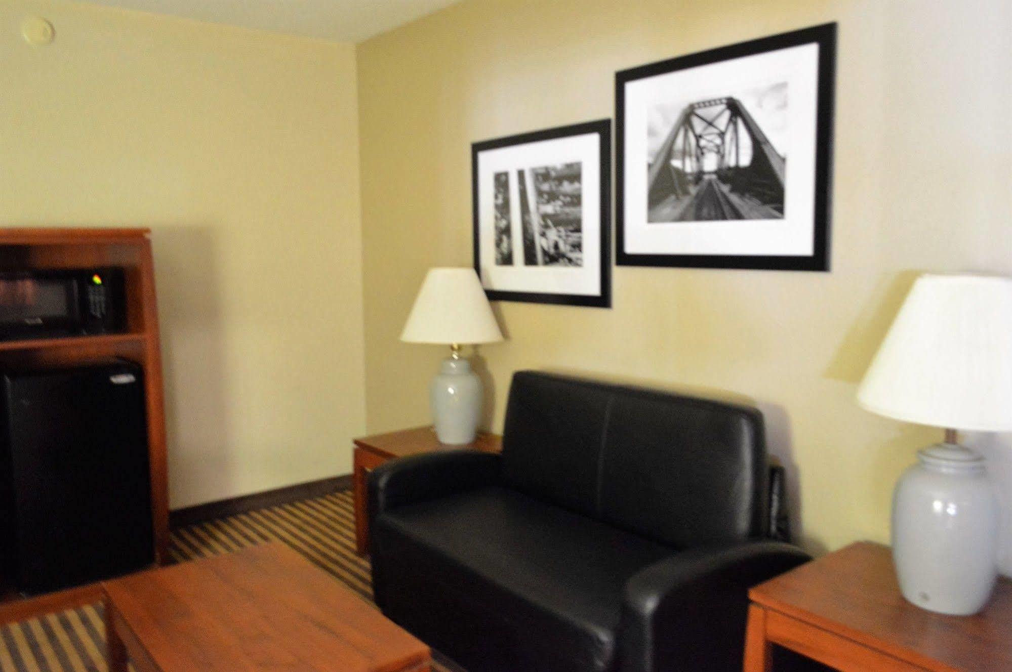 אמפוריה Best Western Hospitality House מראה חיצוני תמונה